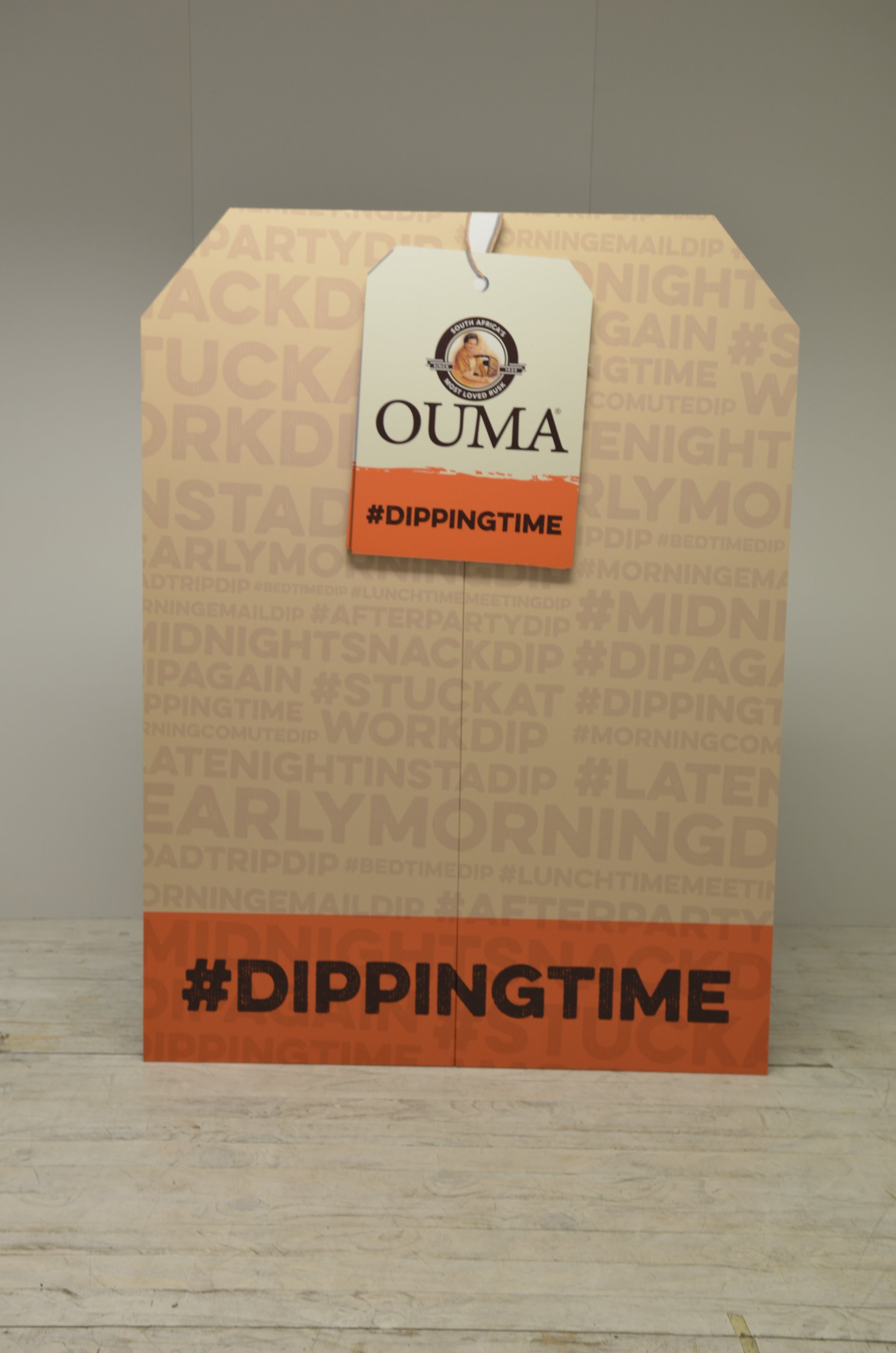 Ouma Dipping Time Wall