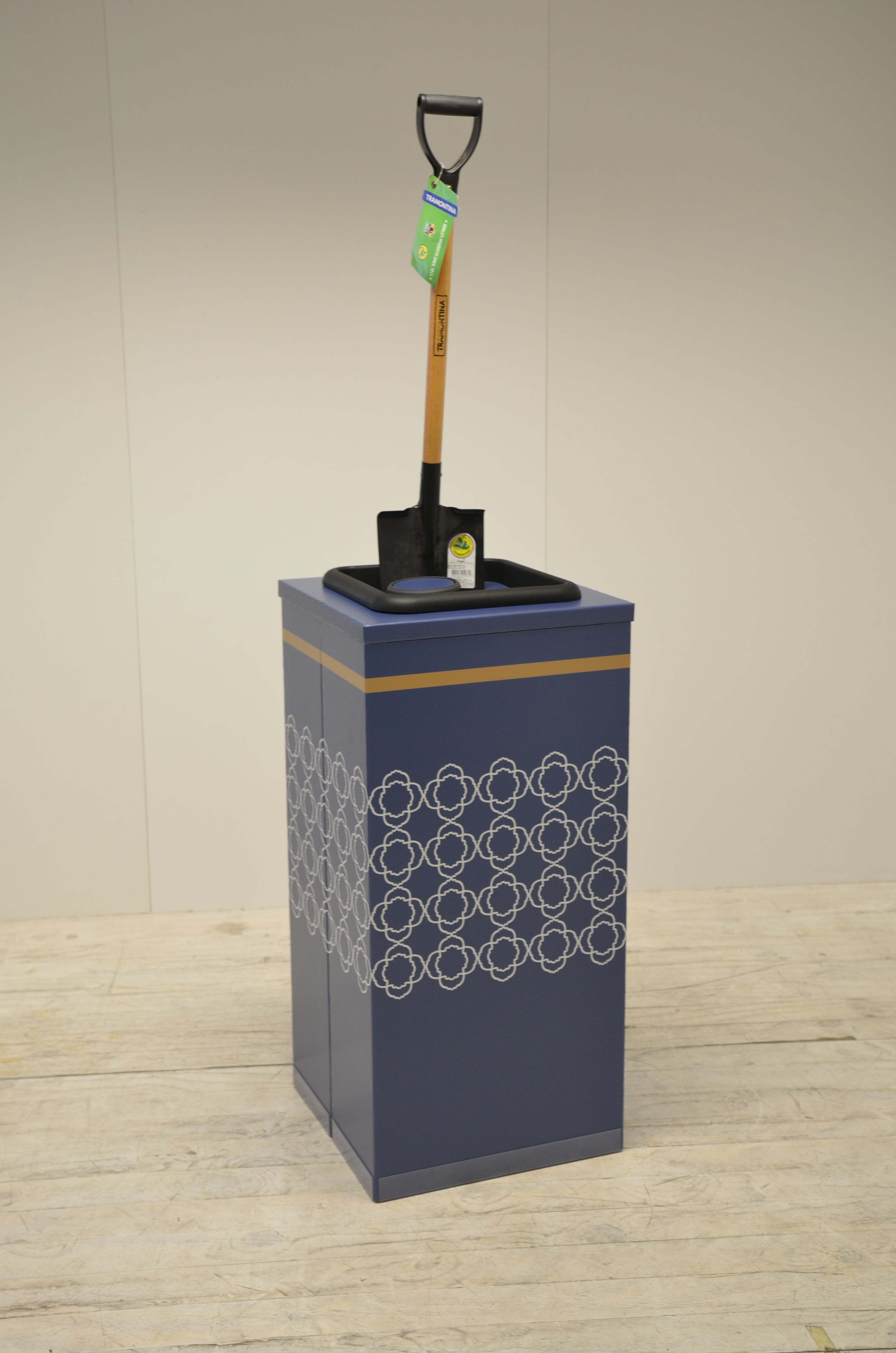 Fleur Du Cap Plinth