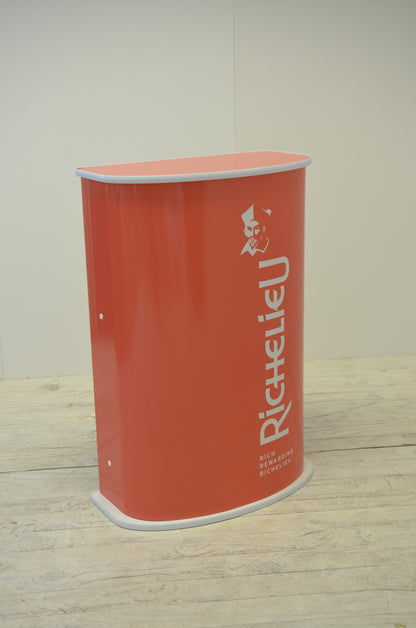 Richelieu Curved Table