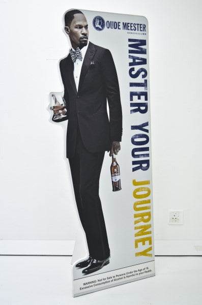 Aves Standee